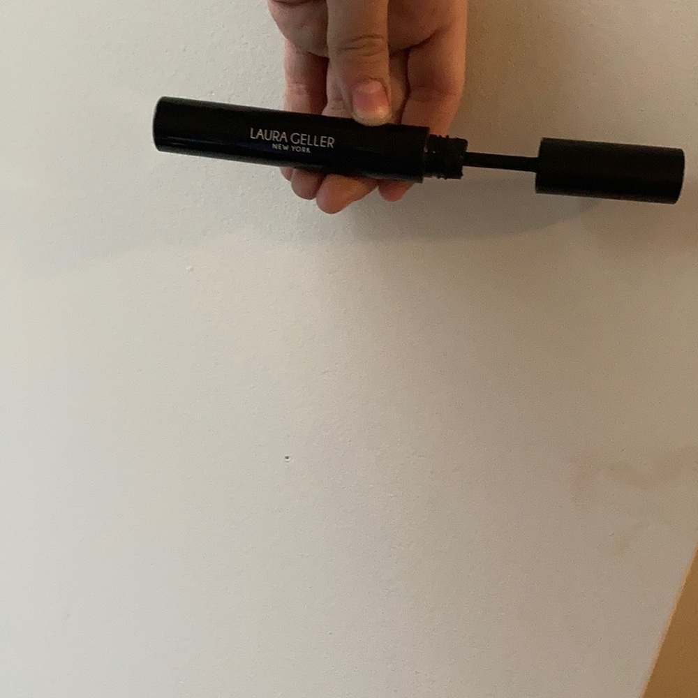 Mascara - Picture 5 of 7